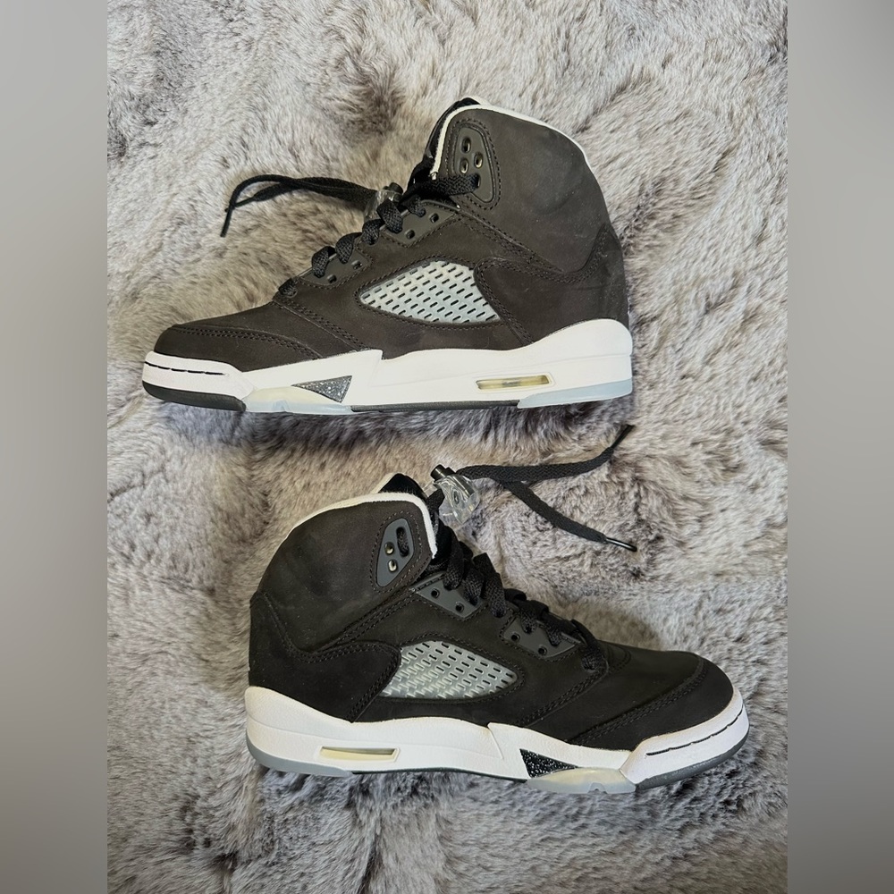 Jordan Retro 5 Moonlight; Boy’s Grade School size 4.5; NWOT NEVER WORN